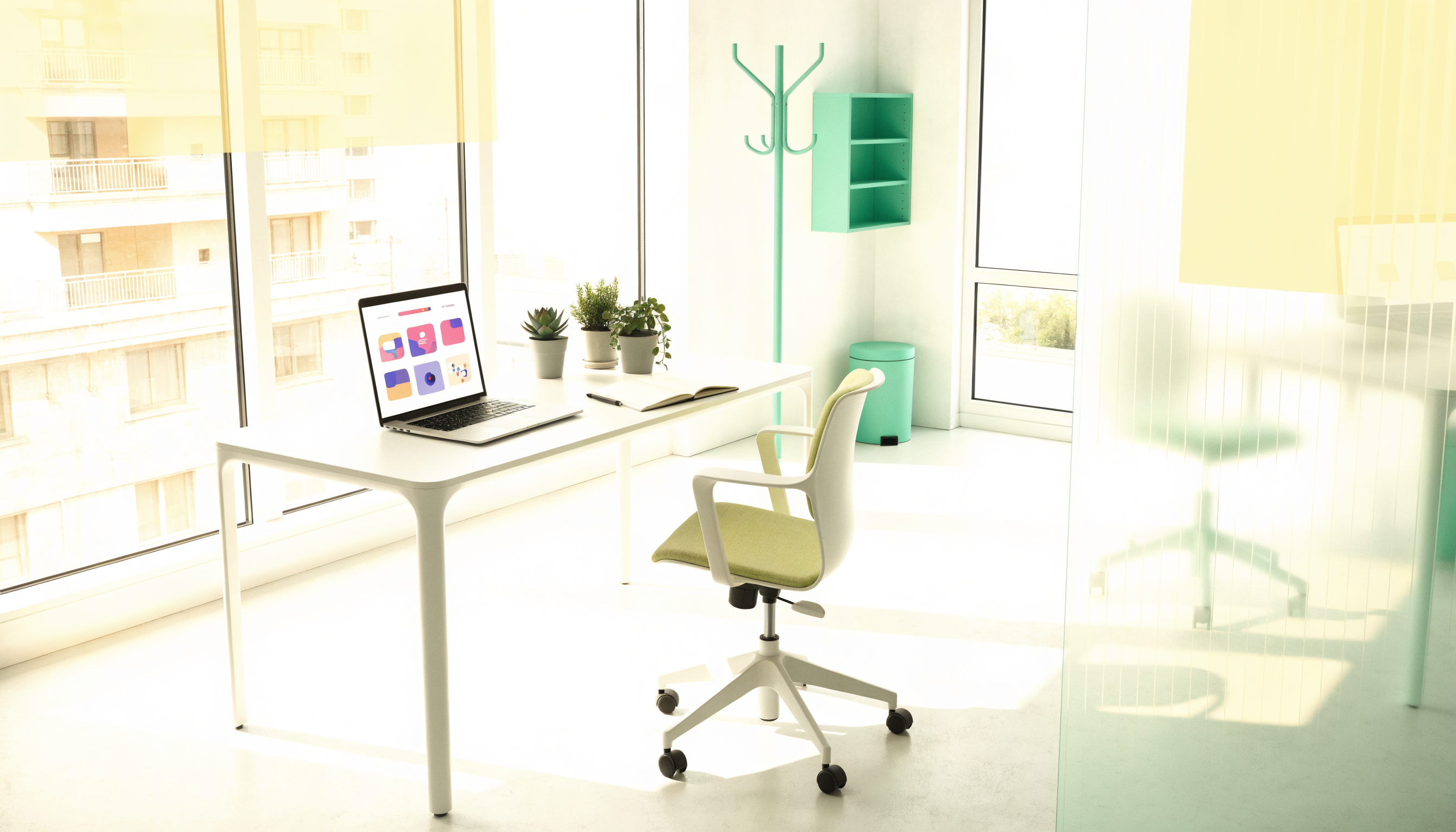 Bureau met laptop in een lichte werkruimte